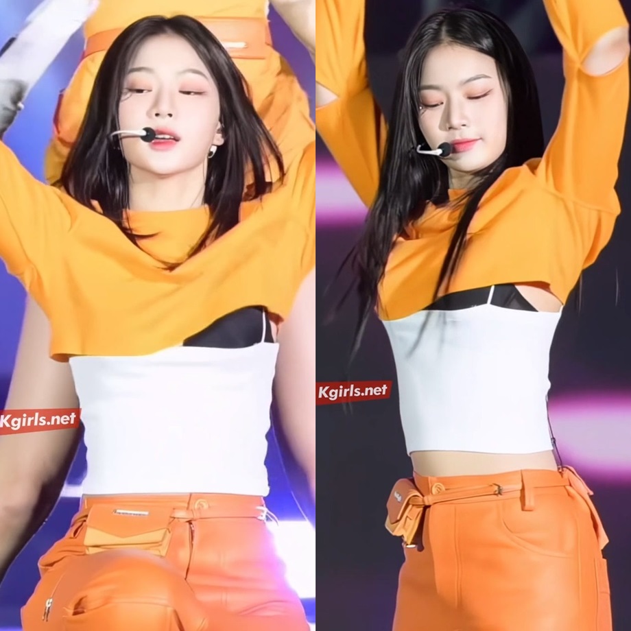 스테이씨 아이사 크롭티 아래로 살짝 8