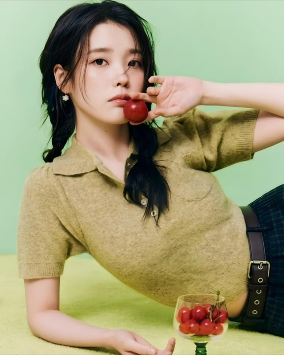 어필 하는 글래머 아이유 4