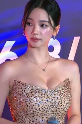 2026 TIMA 레드카펫 에스파 카리나 움짤 1
