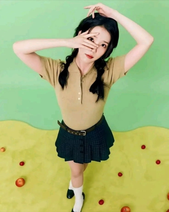 어필 하는 글래머 아이유 3