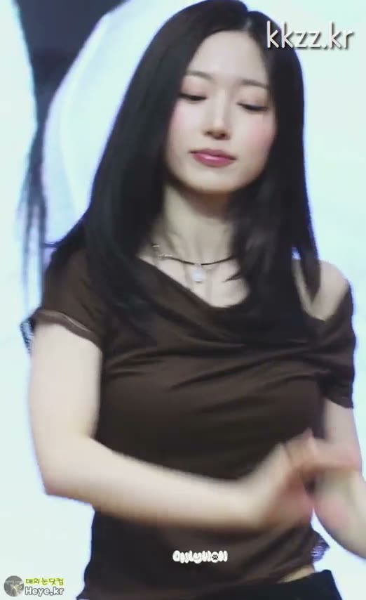 어깨 보이는 엔믹스 오해원 움짤