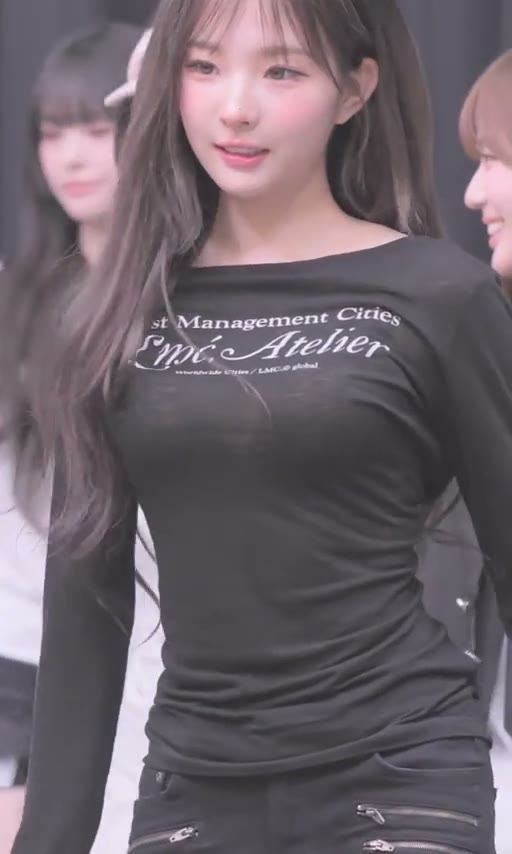 트리플에스 정하연 시스루 블랙티 봉긋 가슴 브라 노출