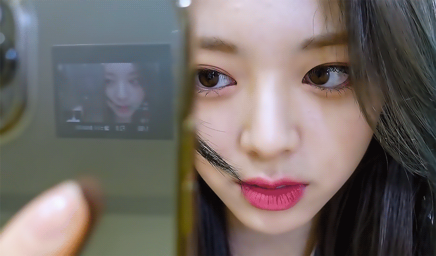 ITZY 유나 초근접샷,gif 1