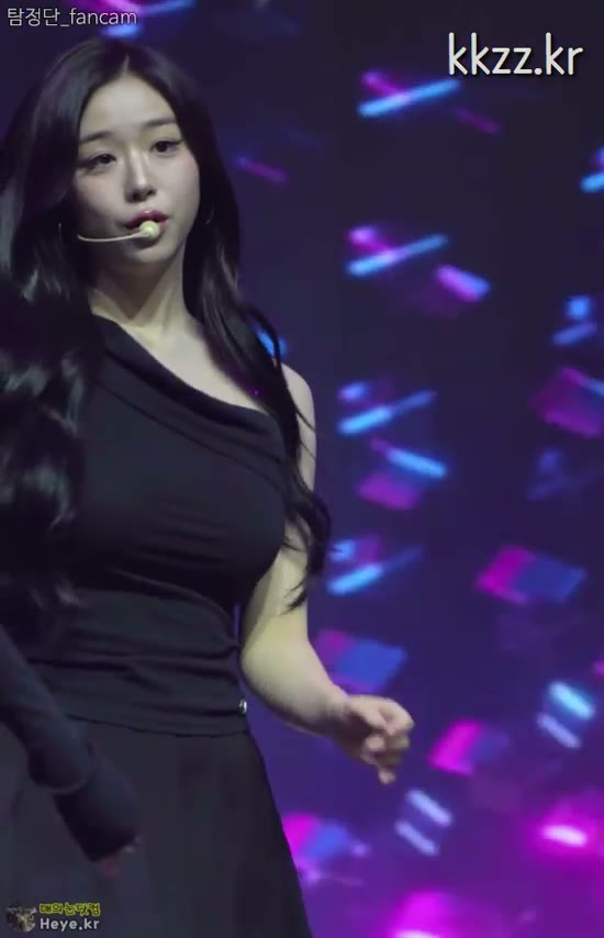 [트리플에스] 원 오프숄더 김채연