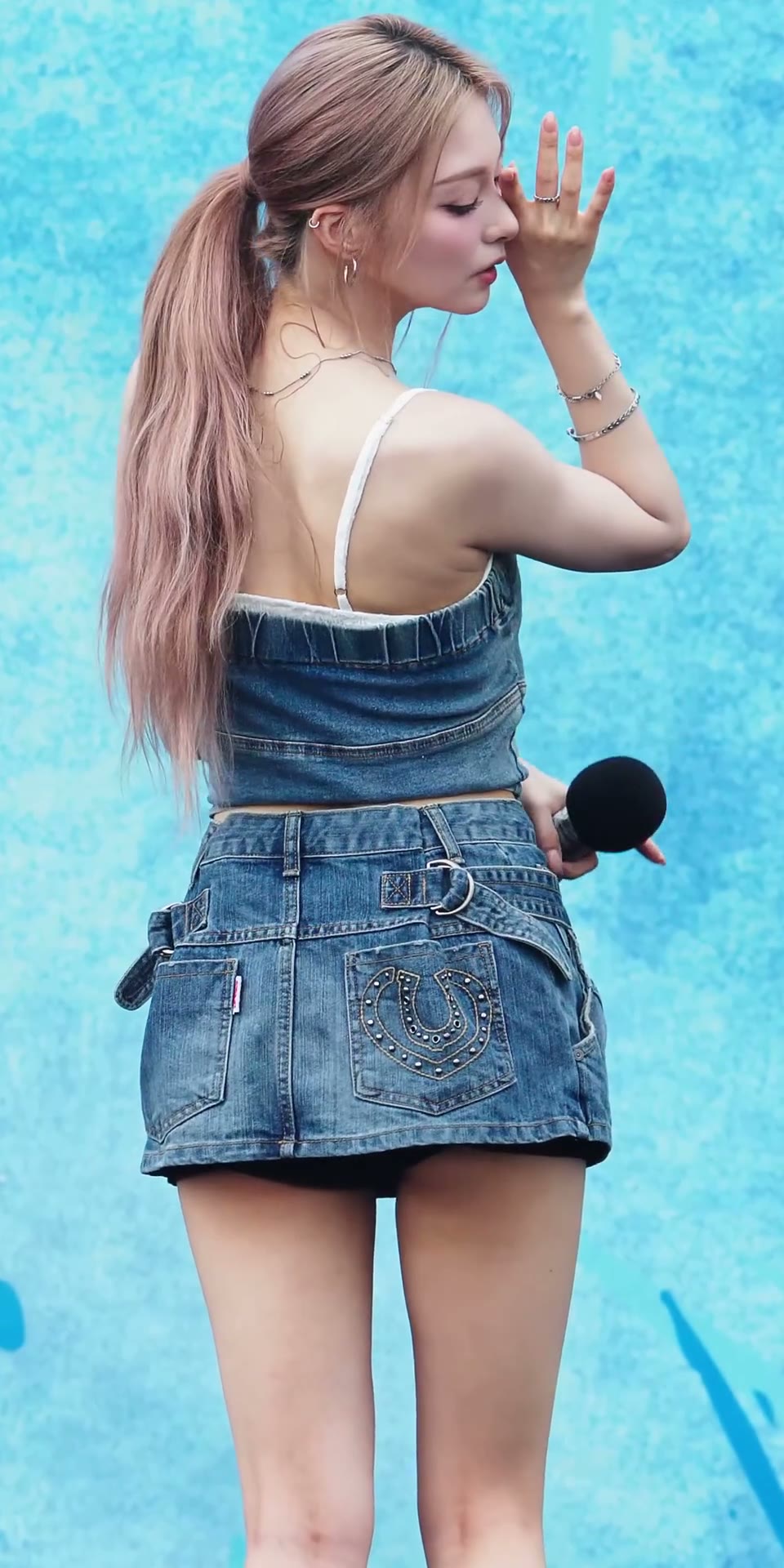 이나경 뒤태