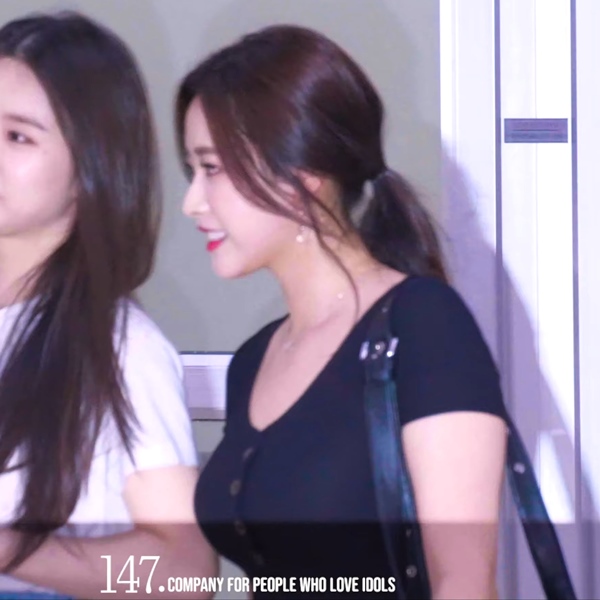 올리비아혜 볼륨이 강조되는 공항패션 6
