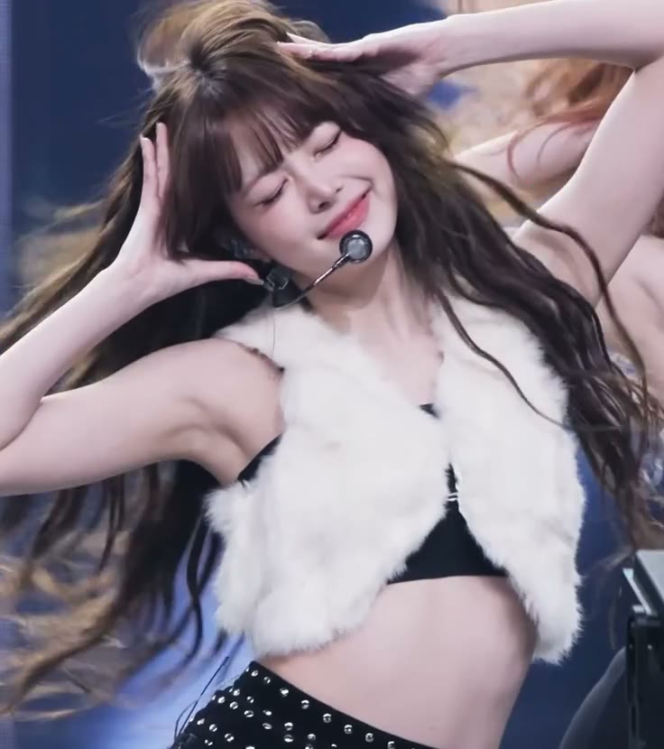 르세라핌 은채 채원 겨드랑이 오픈