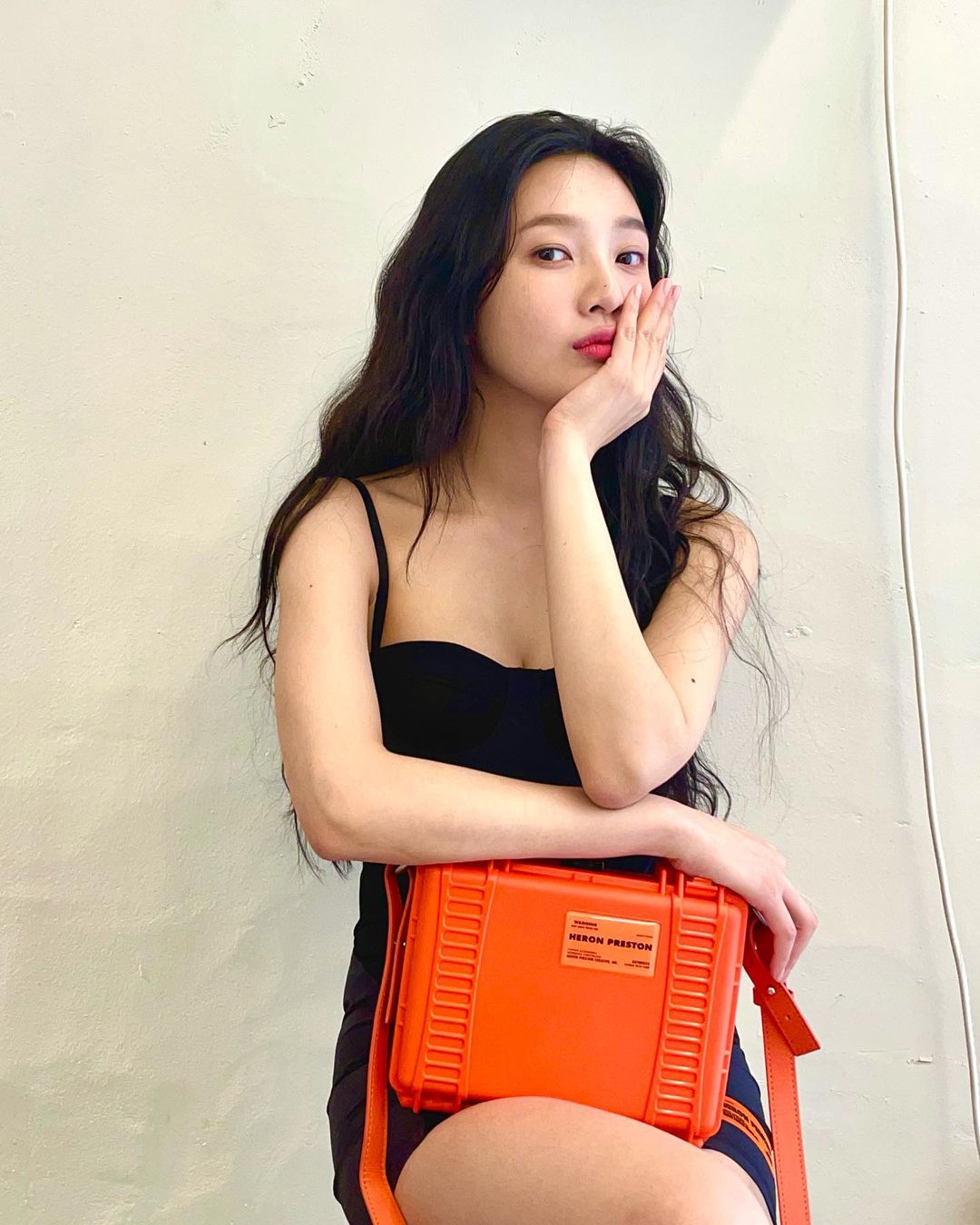 원피스 장인 레드벨벳 조이 블랙 원피스 자태 5