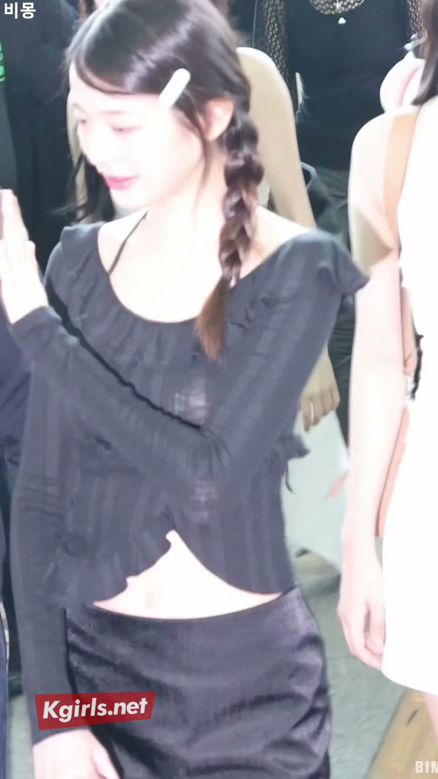 아이브 장원영 플래시 속에서 빛나는 공항패션
