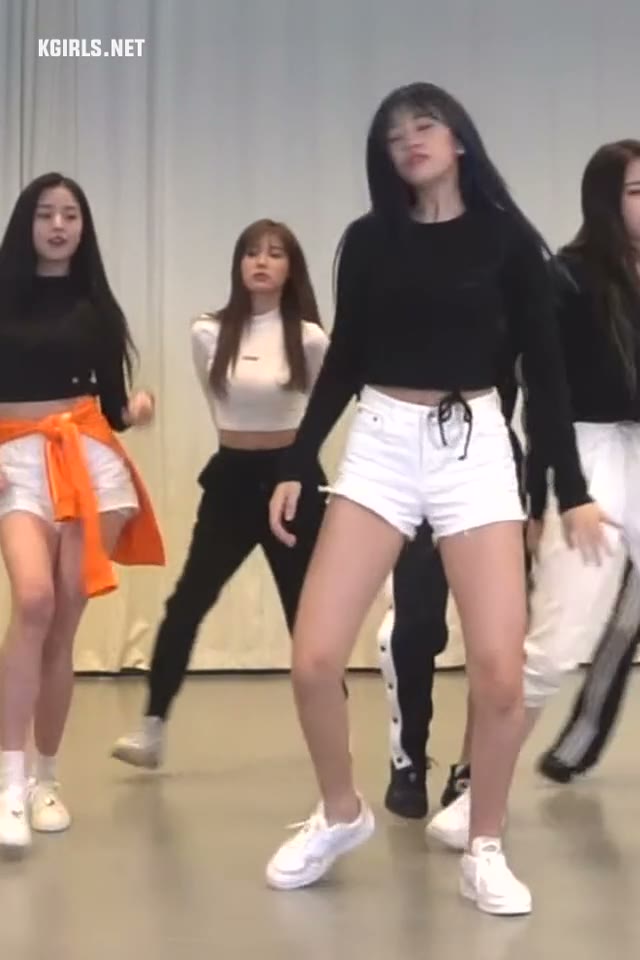 FIESTA 안무 연습하는 안유진 피지컬