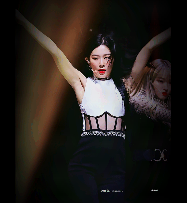 레드벨벳 슬기 시스루 민소매 1