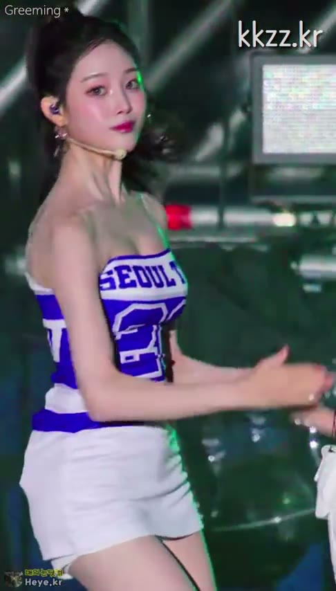 트리플에스 지연 서울과기대 축제 튜브탑 가슴골 움짤