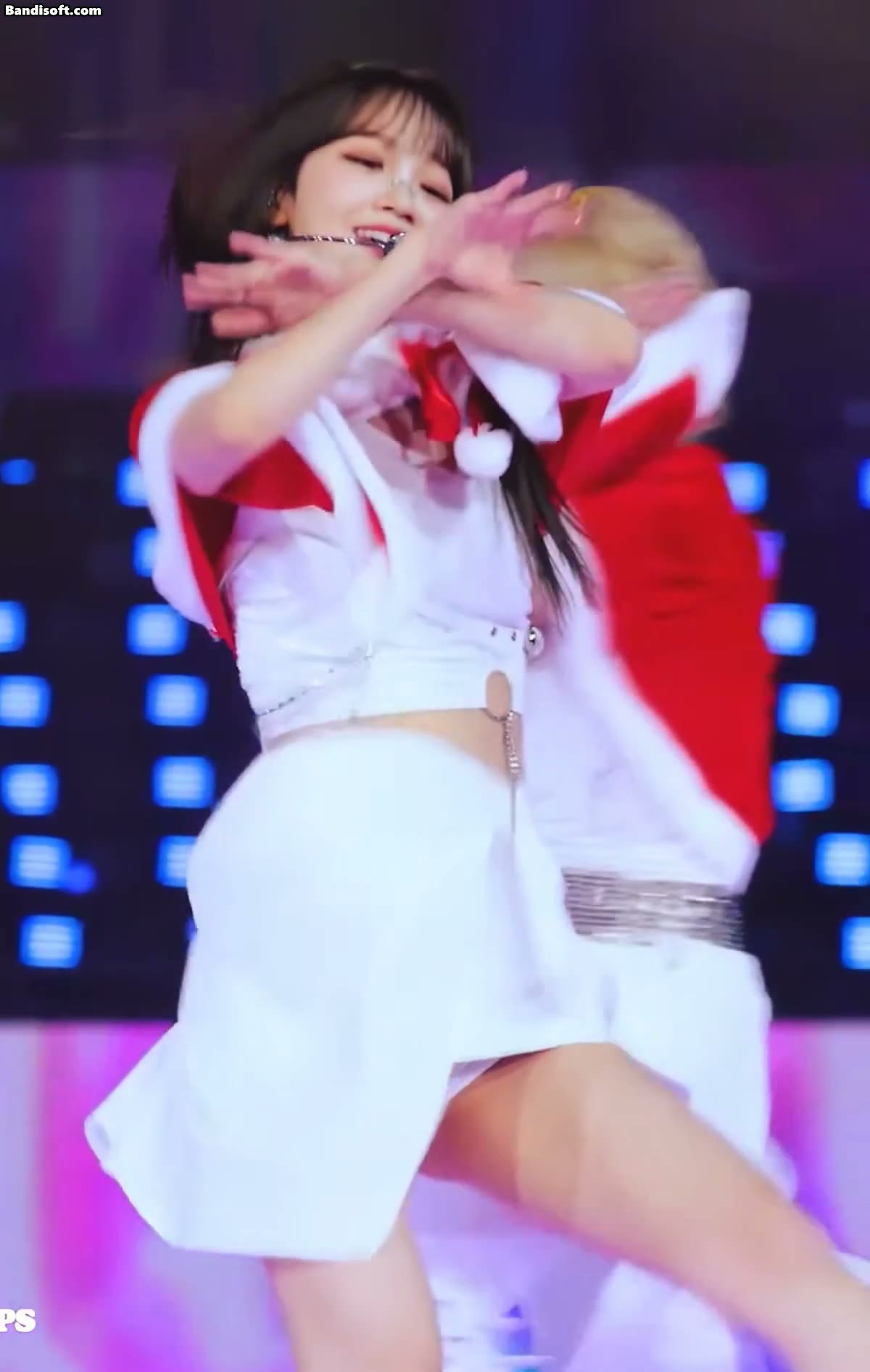 르세라핌 김채원 산타 레전드 흰 속바지 도끼