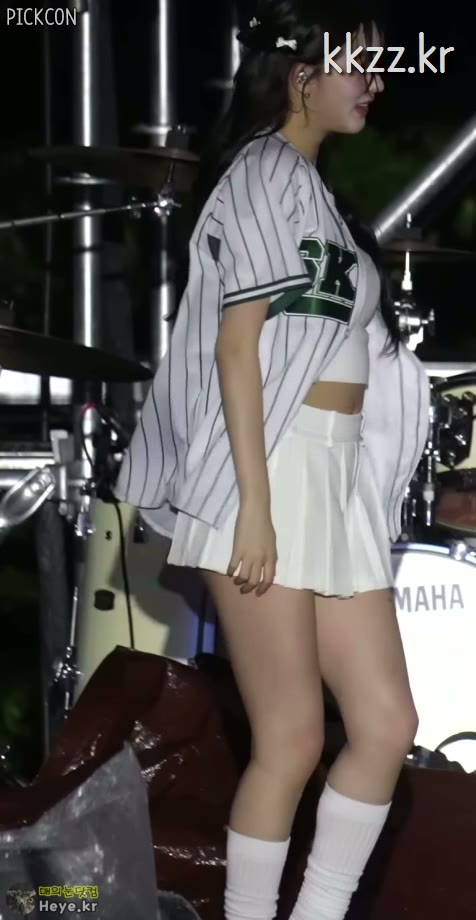 테니스 치마 뒤태 아이브 가을 움짤