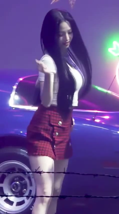 에스파 카리나 지드래곤 뮤비 비하인드 봉긋 흰티