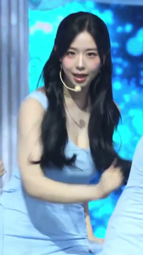 김채연 꽉찬 원피스