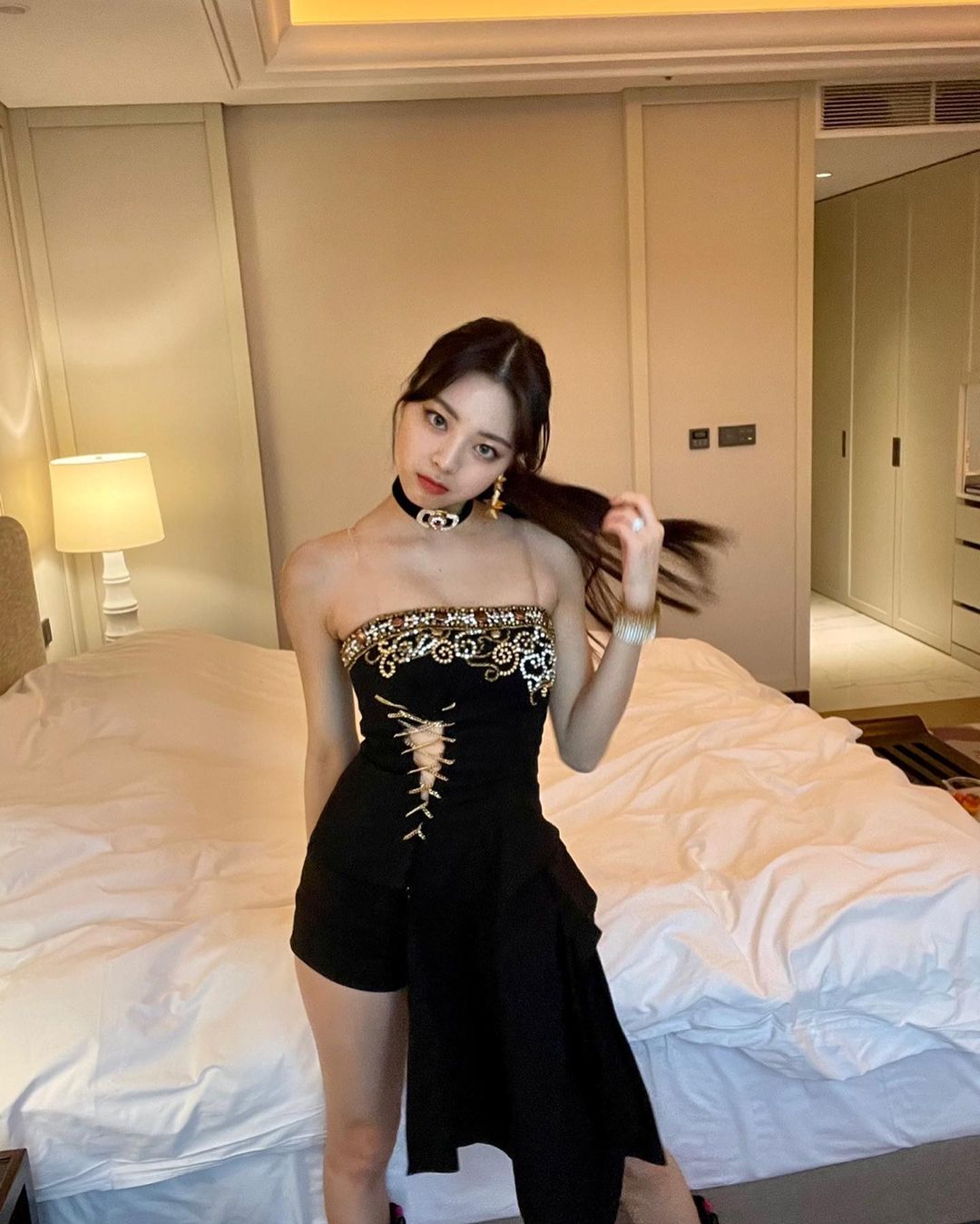 오늘자 itzy 유나 치명적인 드레스 자태 6