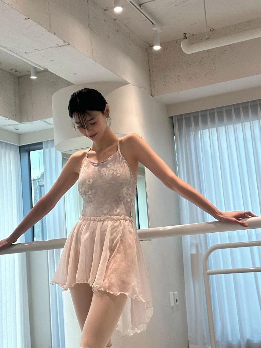 권나라 발레복 시원한 등 4