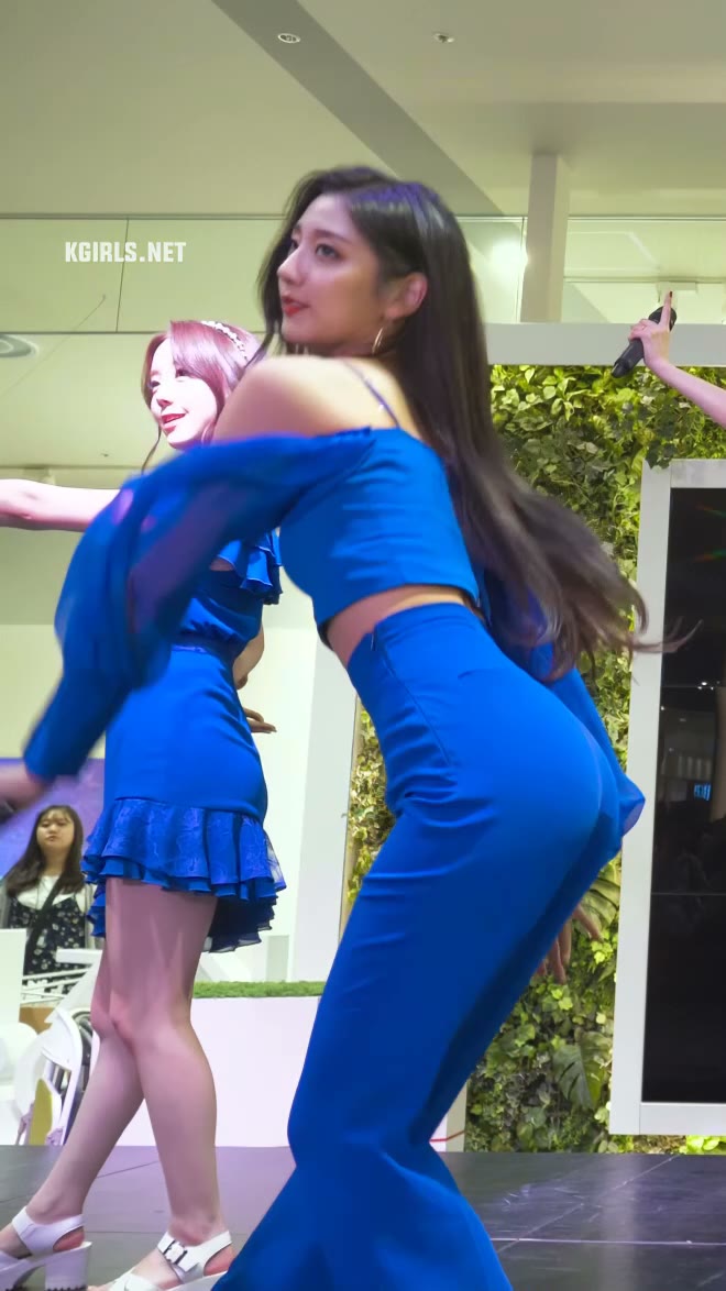 러블리즈 정예인 코발트블루 몸선