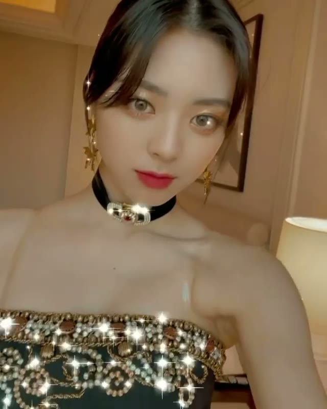오늘자 itzy 유나 치명적인 드레스 자태