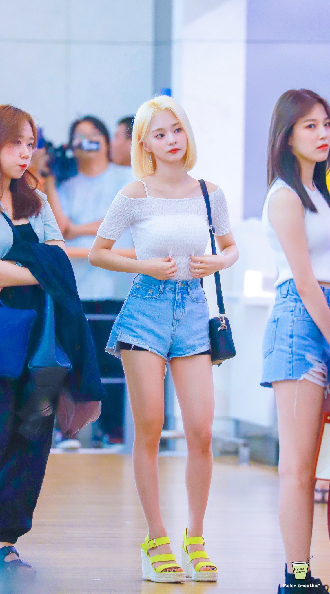 프로미스나인 이나경 경이로운 공항패션 9