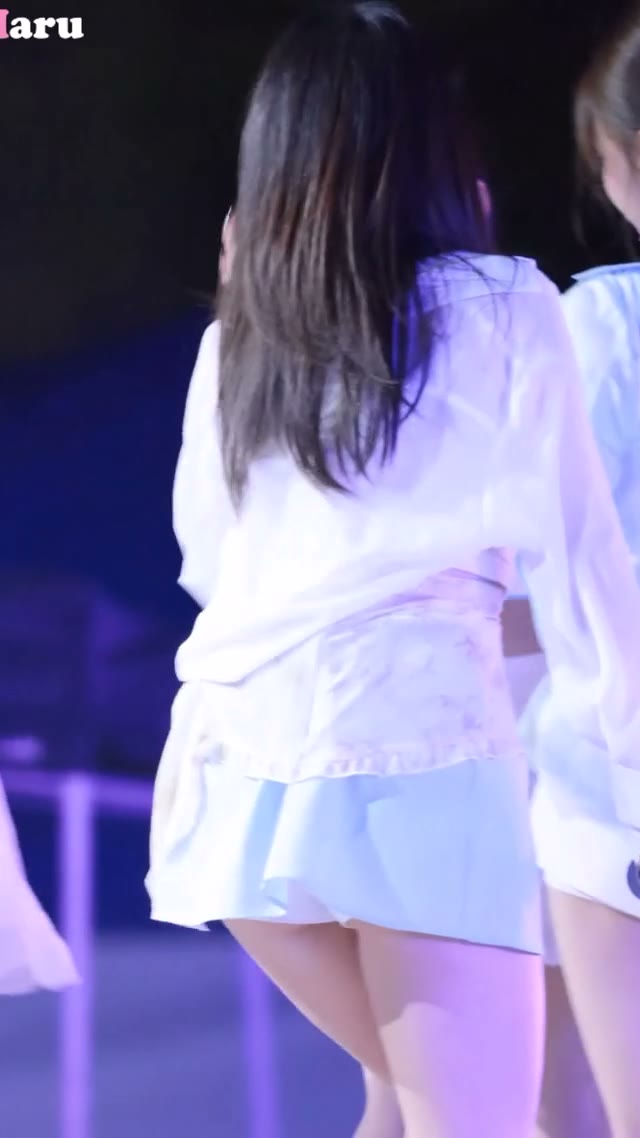 프로미스나인 노지선 옆캠 살짝보이는 엉밑살