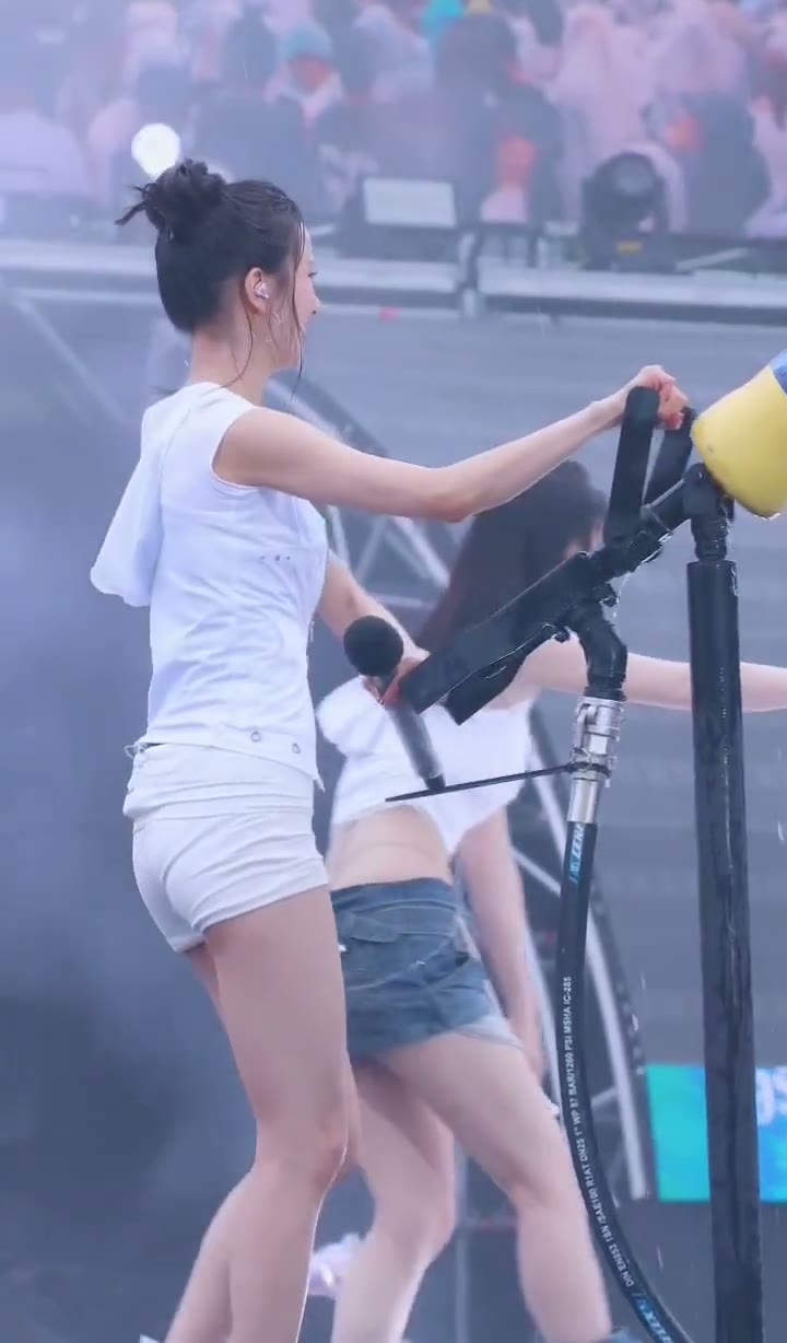얇은 바지에 라인이 보이는 케플러 최유진