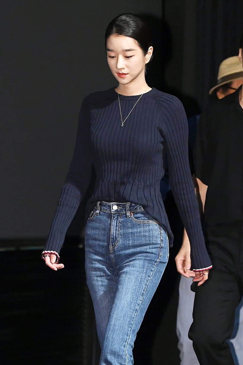 양자물리학 서예지 청바지에 골지니트 7