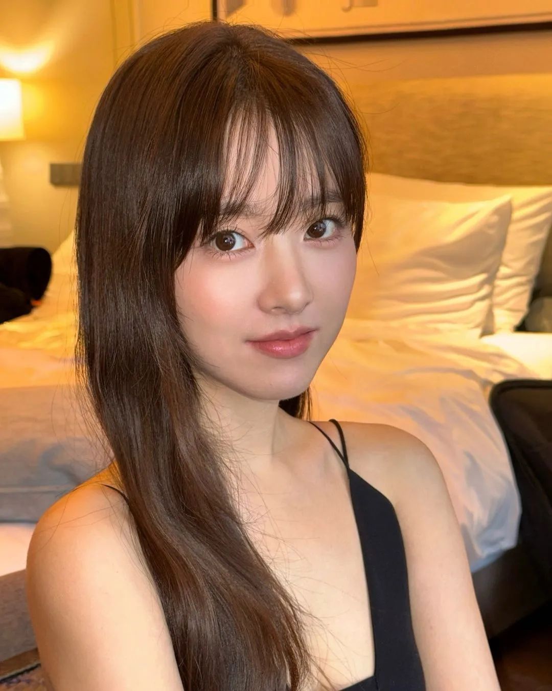 박보영 블랙 끈나시 드레스 가슴골 살짝 2