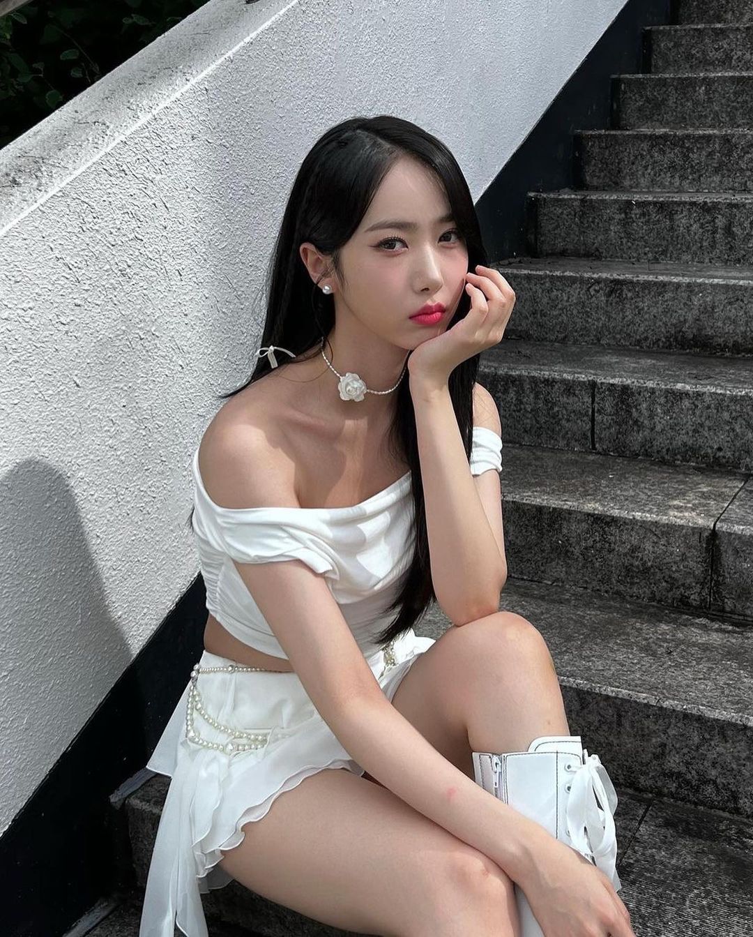 비비지 신비 봉긋함이 느껴지는 의상 11