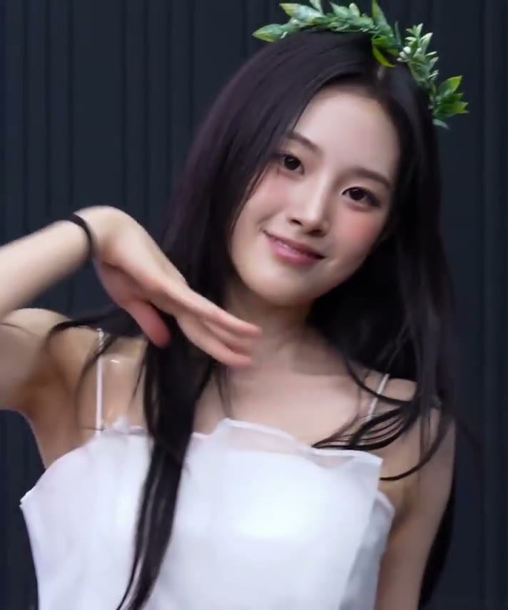 어제자 트리플에스 지연 은근한 윗슴