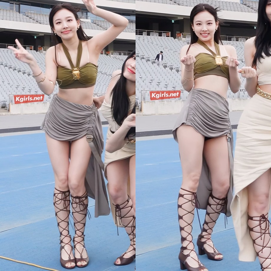 트와이스 나연 야외에서 시원한 복장으로 4