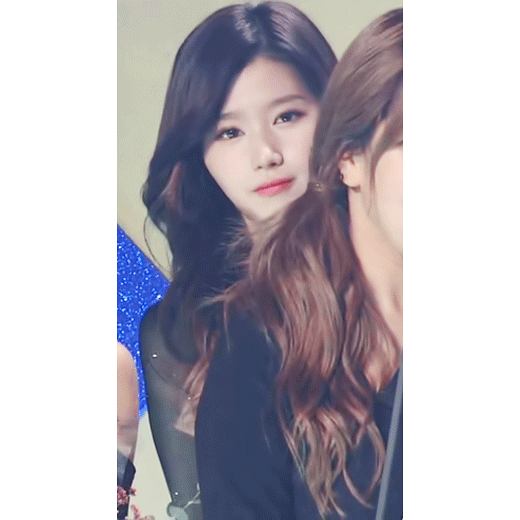 카메라에 사나빔 쏘는 사나.gif 3