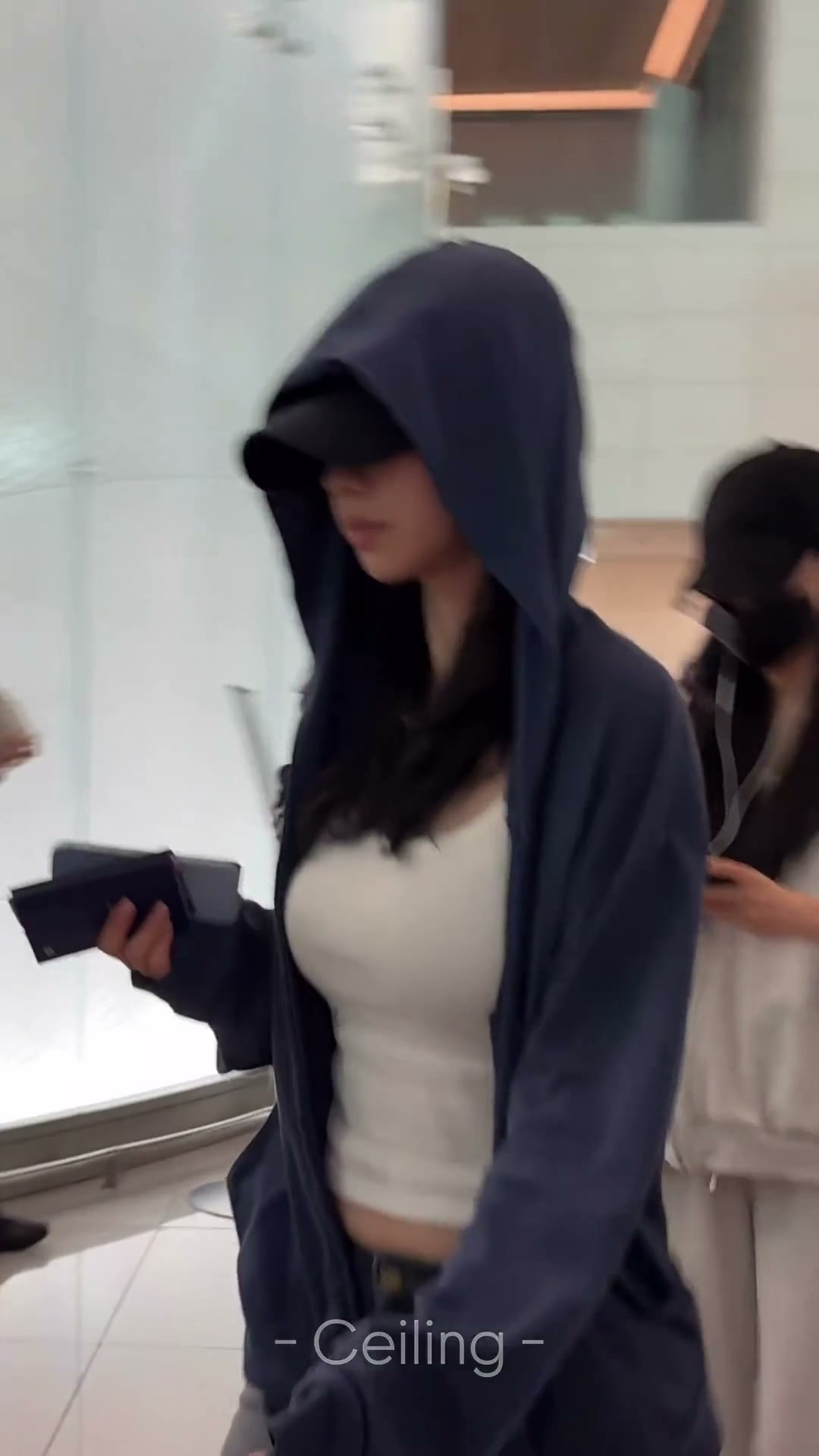 오늘자 카리나 공항패션