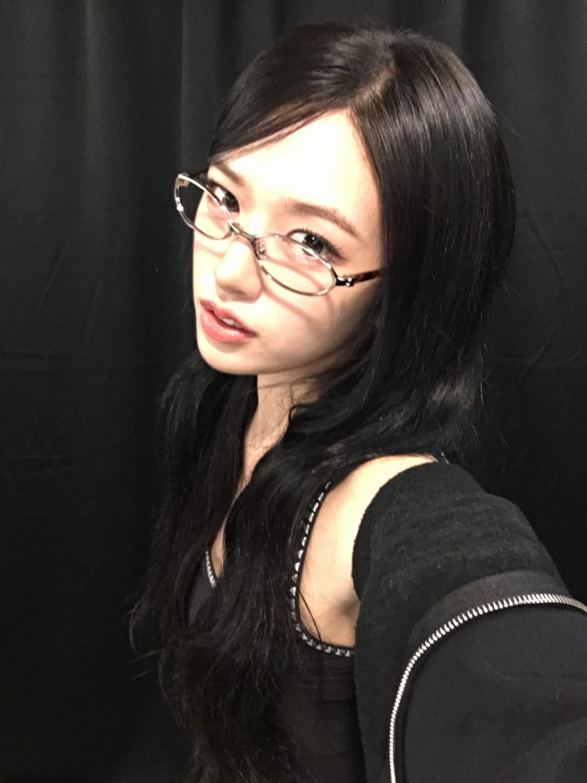안경 쓴 유진이 인스타 13