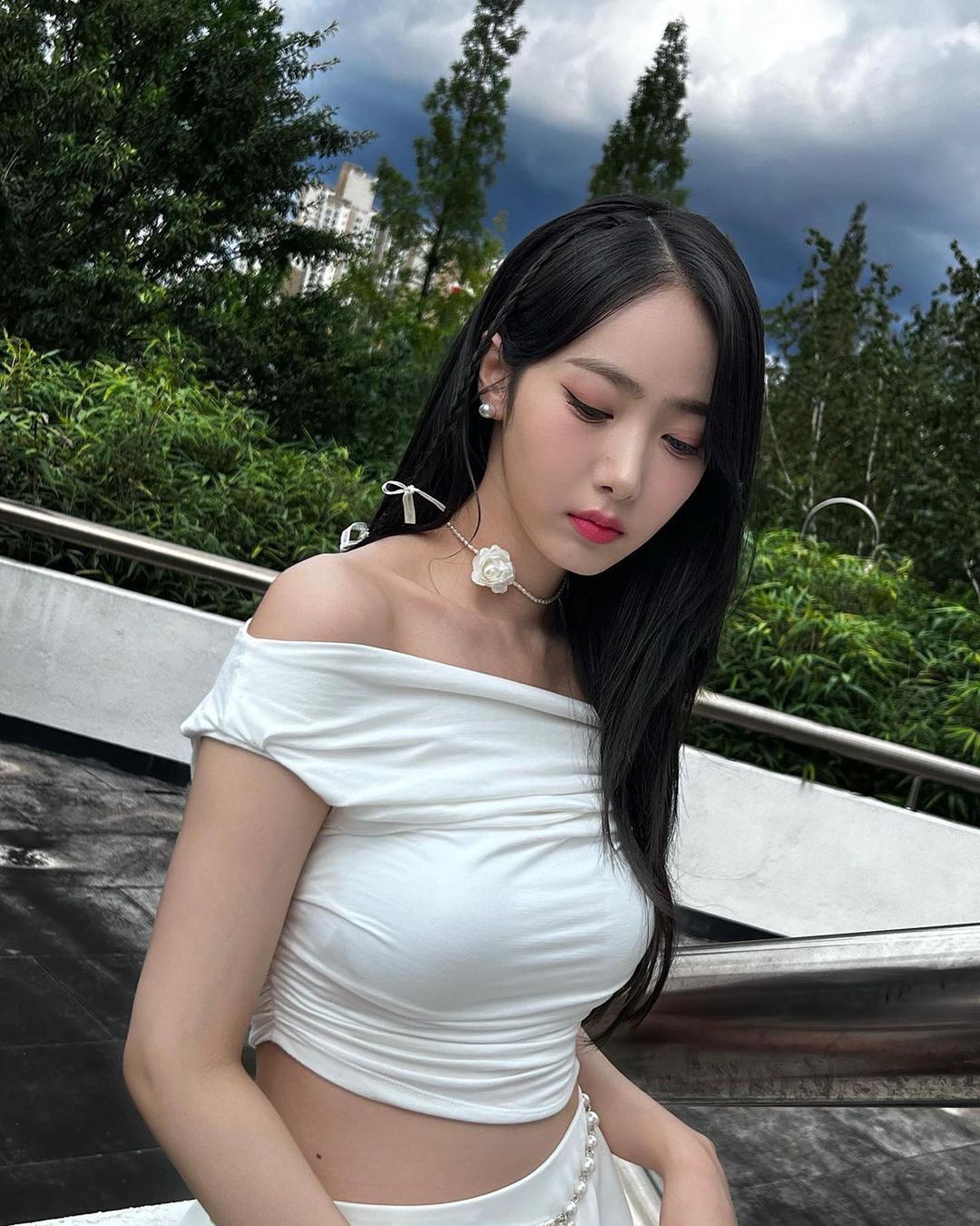 비비지 신비 봉긋함이 느껴지는 의상 8