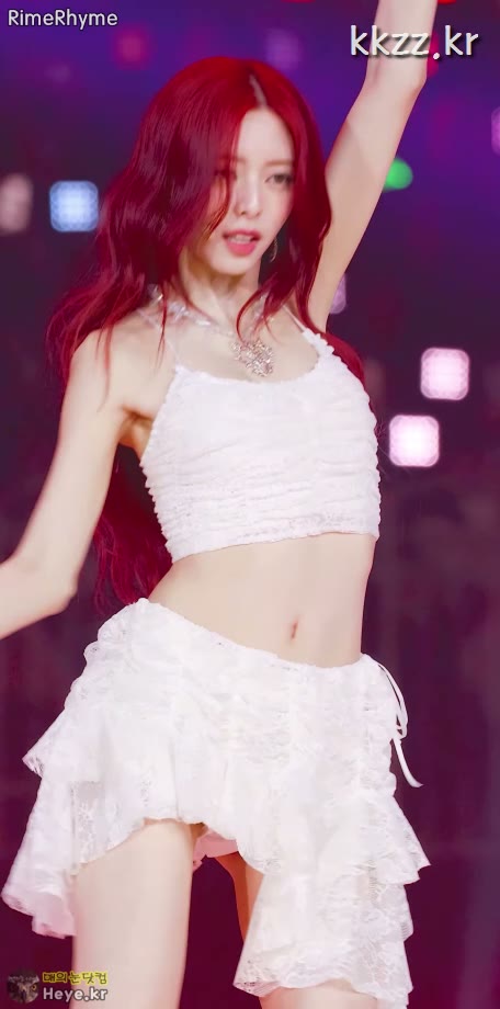 돌고 숙이는 ITZY(있지) 유나 움짤