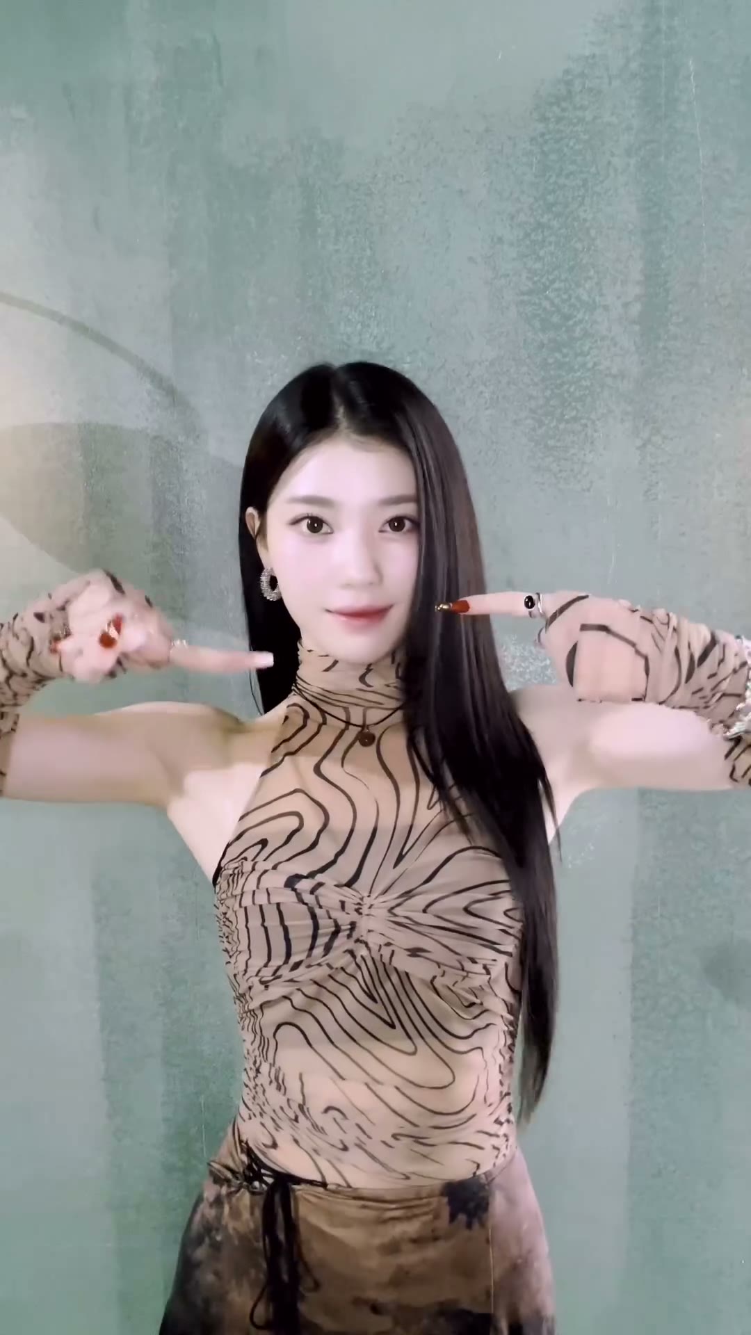 케플러 샤오팅 시스루 망사 홀터넥 민소매