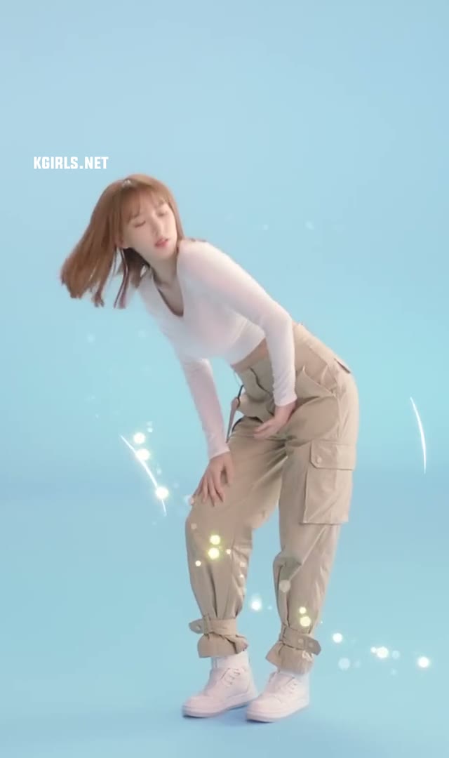 크롭티 입고 광고 찍은 우주소녀 성소