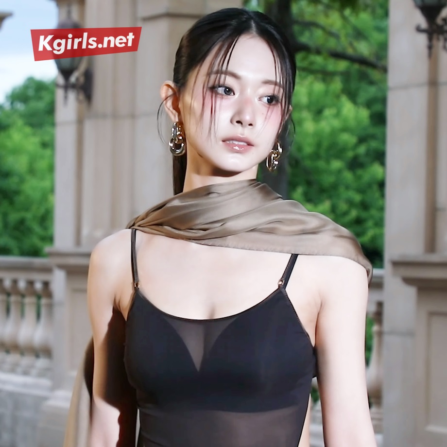 트와이스 쯔위 자켓 촬영 시스루 의상 10