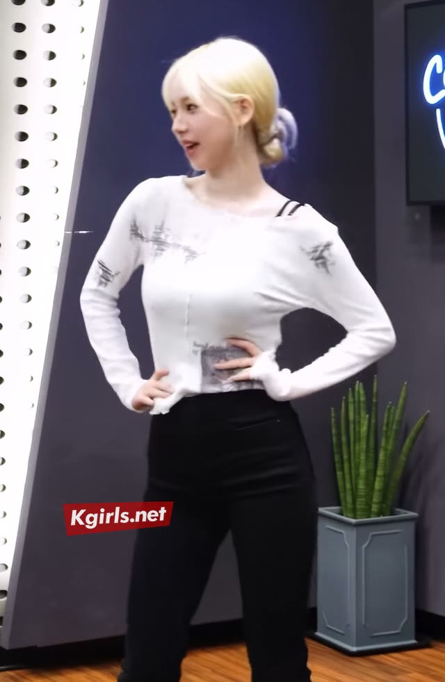 에스파 카리나 사복 차림으로 Spicy 안무