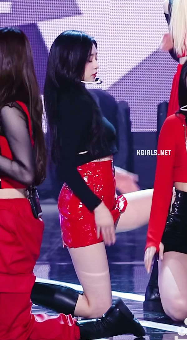 아이즈원 김민주 강렬한 검빨 조합 시퀀스