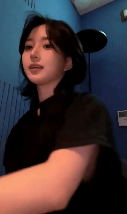 엔믹스 오해원 헐렁한 반팔틈 노브라 옆가슴