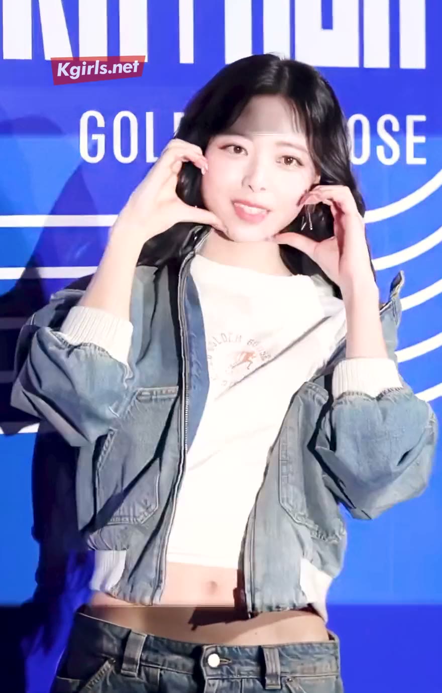 있지 유나 매끈한 복근 라인
