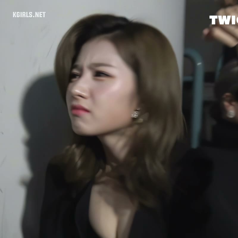 트와이스 사나의 심장 어택 눈빛