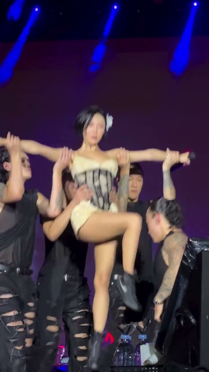 어제자 열정적인 마마무 화사  ㄷㄷㄷㄷ