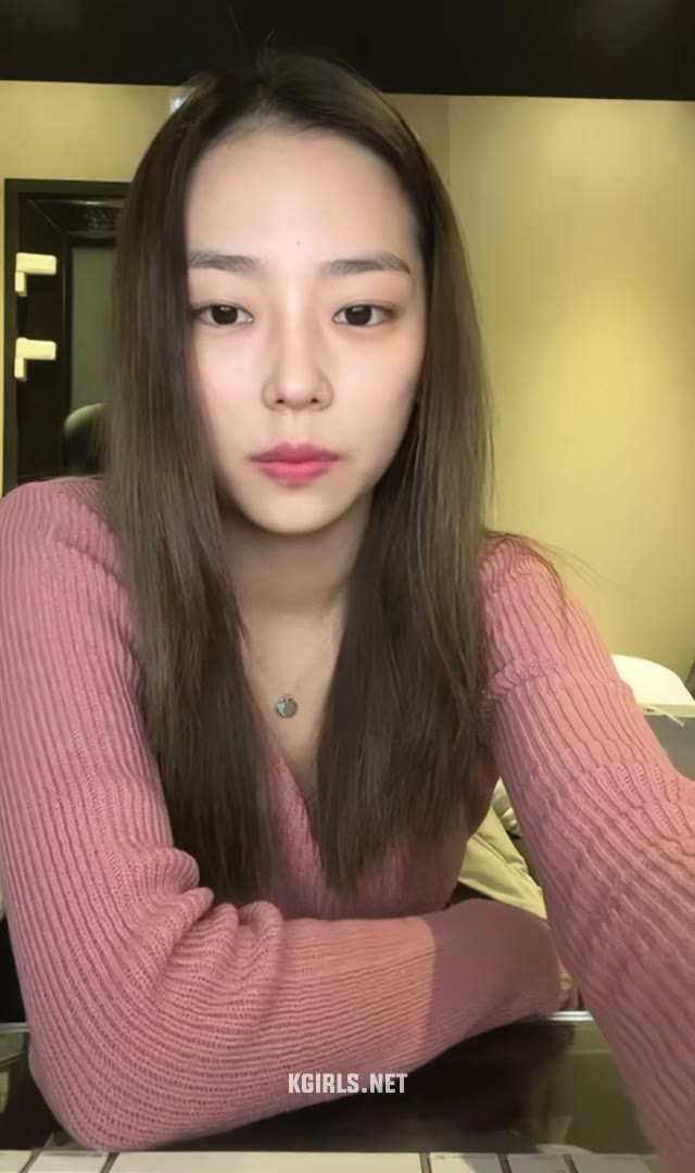 CLC 장예은 깊은 브이넥 니트 패션 라이브
