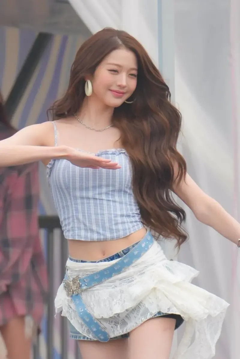 IVE Caribbean Bay Jang Wonyoung 1