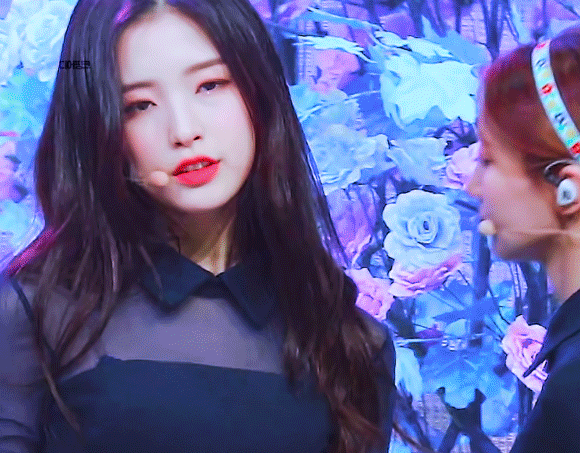 미모 폭발한 오마이걸 아린 직캠 14