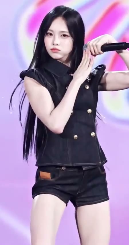 하츠투하츠 이안 타이트한 의상